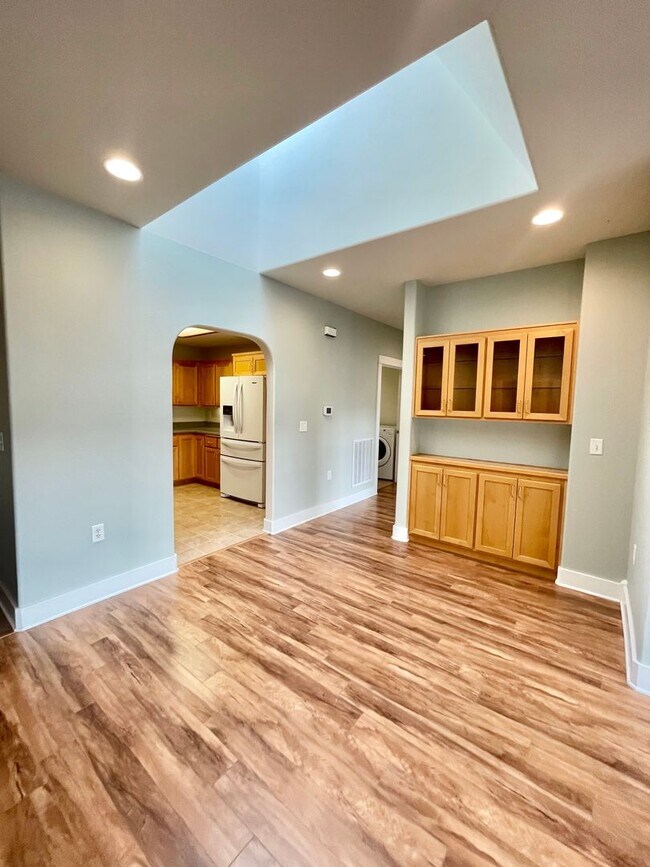 Foto del edificio - Top Floor 3 Bedroom Condo for Lease!