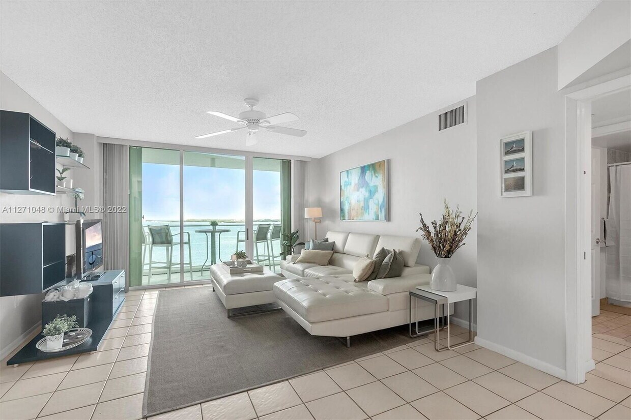Primary Photo - 800 Claughton Island Dr