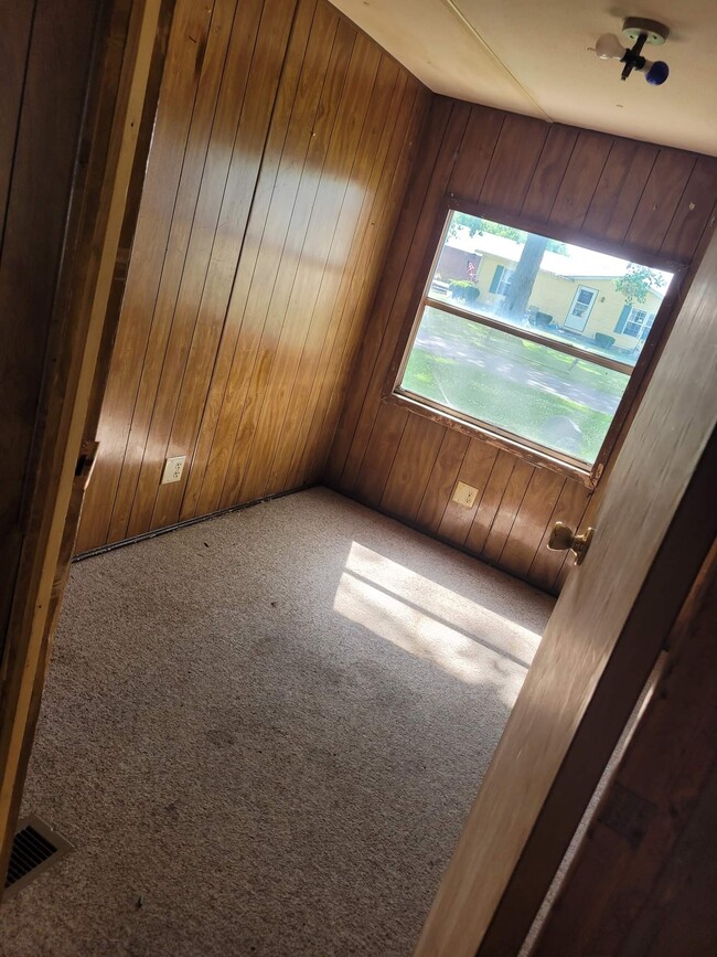 Building Photo - 2 bd 1 ba manufactured home
