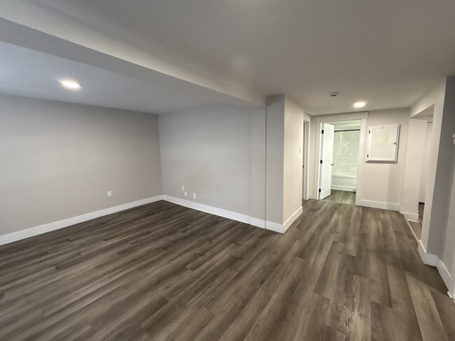 Building Photo - 28 Cliff St