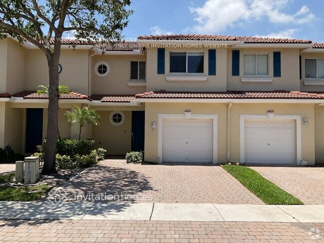 Building Photo - 2817 S Evergreen Cir