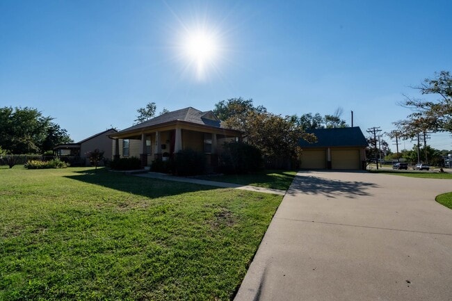 Building Photo - 2 Bed | 2 Bath | Mid Town