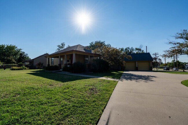 Foto del edificio - 2 Bed | 2 Bath | Mid Town