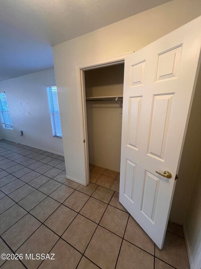 Foto del edificio - 6110 S Earp Wash Ln