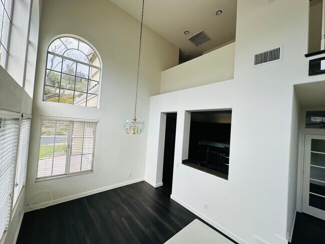 Building Photo - 3 Bed 2.5 Bath Condo in Yorba Linda