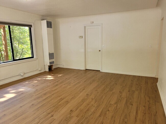 Building Photo - 11238 NE 68th St