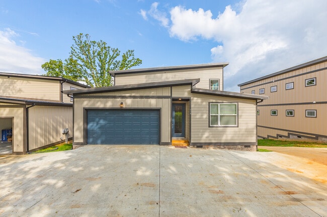 Photo - 618 Ladd Ave House