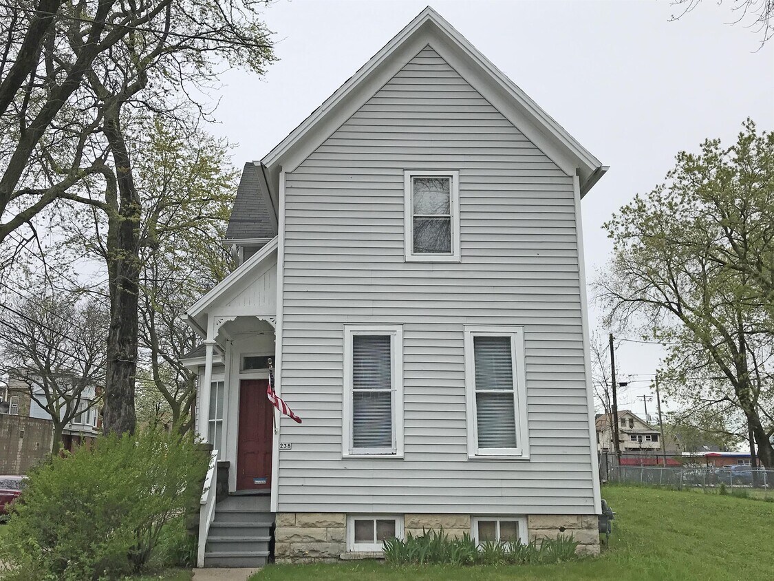 238 N 36th St, Milwaukee, WI 53208 Townhome Rentals in Milwaukee WI