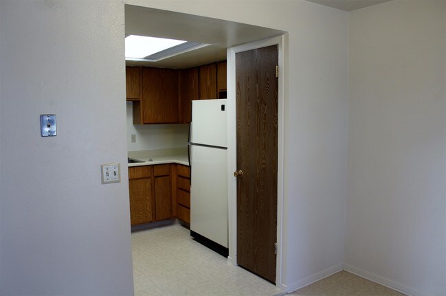 Building Photo - 1122 Canyon Hills Rd