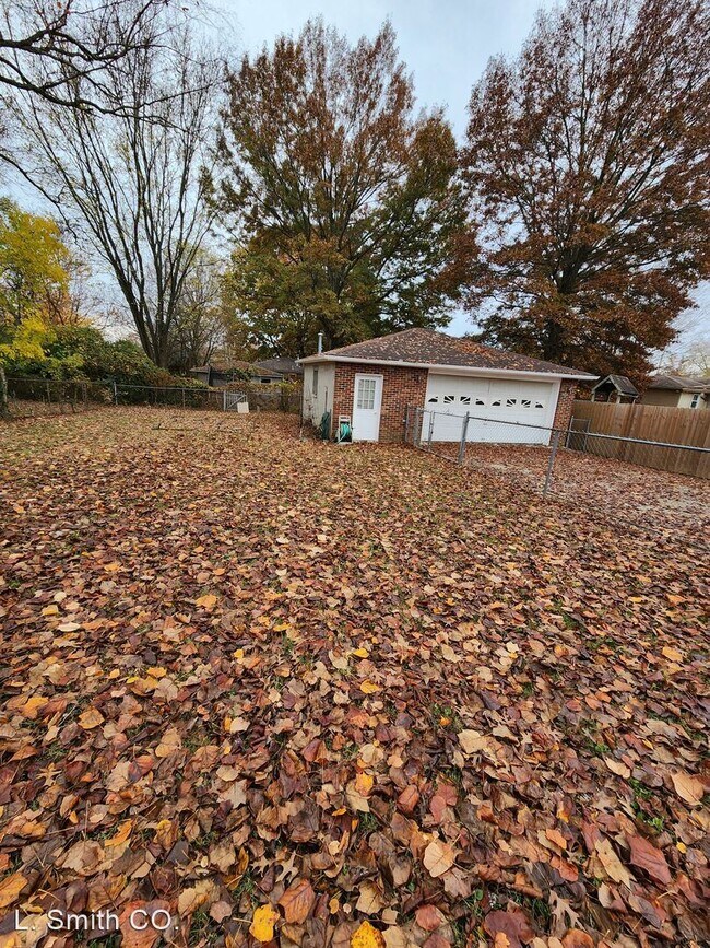 Building Photo - 3 br, 1 bath House - 8404 Robin Hill Dr