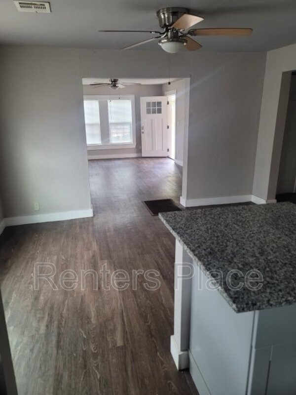 Foto del edificio - 1004 S Quincy Ave
