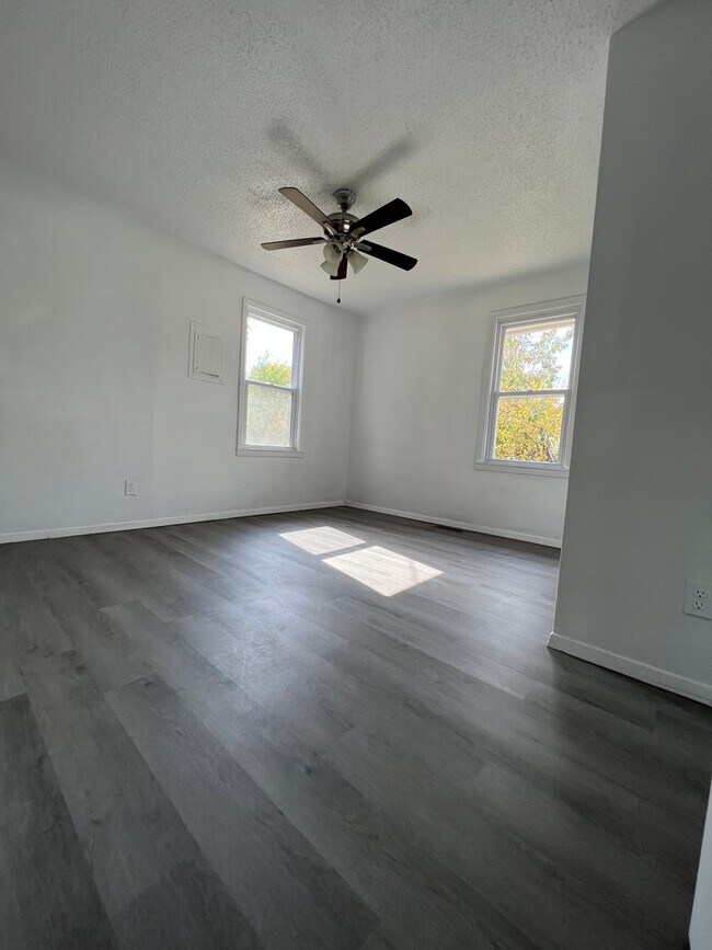 Foto del edificio - Recently remodeled 4 bedroom 2 Full bathroom Home