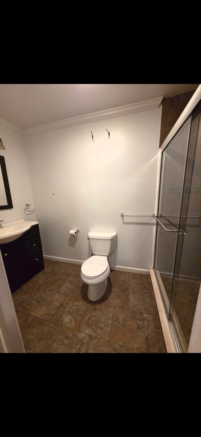 Bathroom - 547 Hamilton St