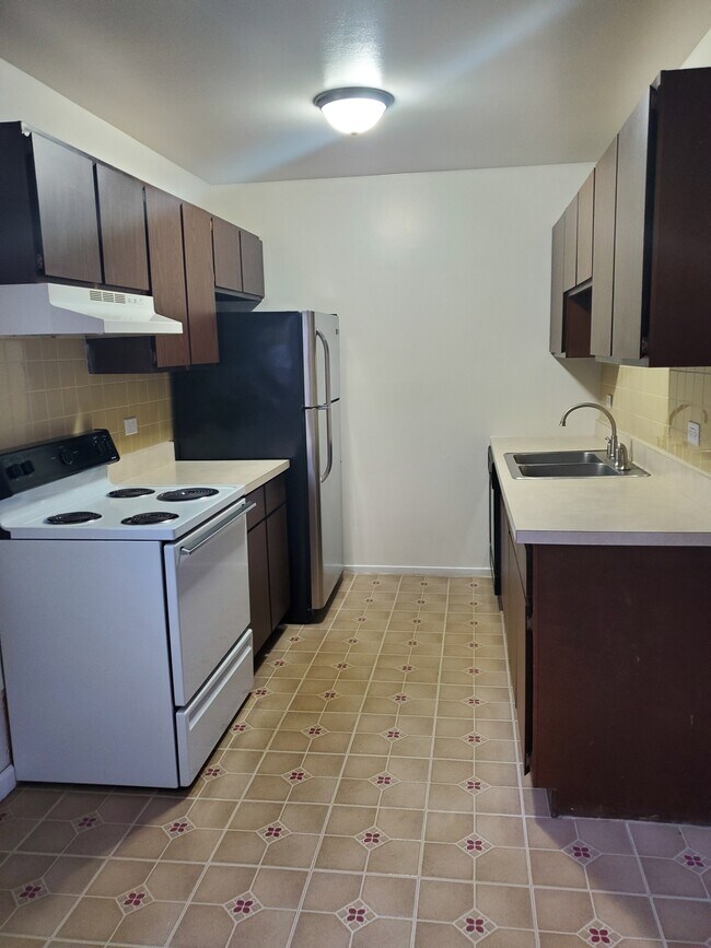 kitchen - 1851 Marlboro Ln