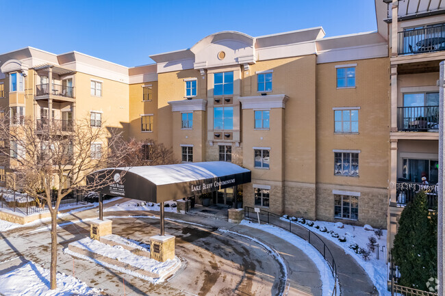 Building Photo - Lake Bluff Condominiums