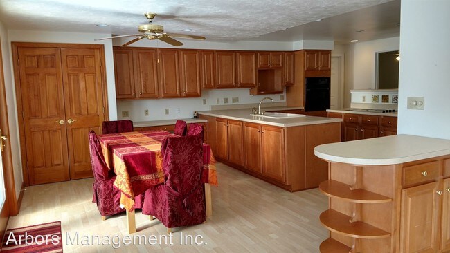 Building Photo - 136 Monticello Dr
