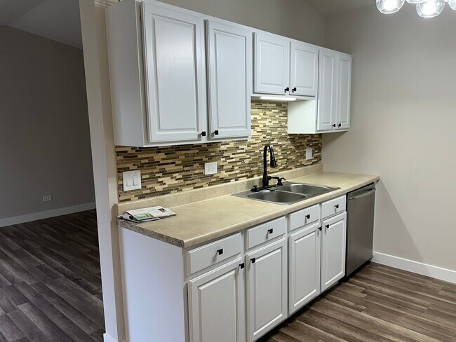 Building Photo - 992 Langtry Ct