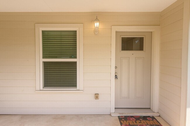 Building Photo - Charming and Modern 3-Bedroom Home for Lea...