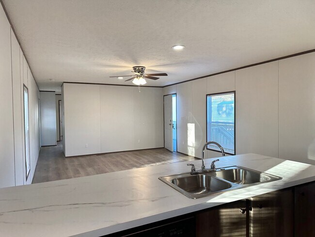 Building Photo - 412 Chloe Cir