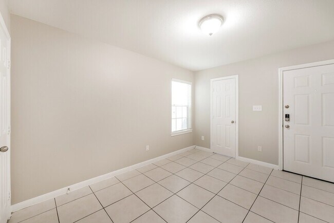 Building Photo - 4955 N Cancun Dr