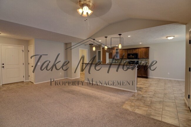 Foto del edificio - The Home You’ve Been Waiting For- 4 Bedrooms, 3-Car Garage, Great Location