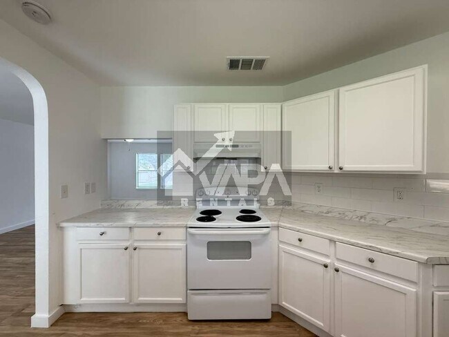 Foto del edificio - 6811 Evercrest Ln