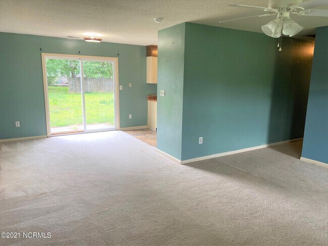 Foto del edificio - 1211 Blue Creek Rd