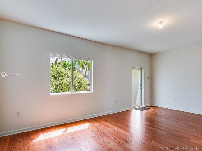 Foto del edificio - 1525 SW 9th St