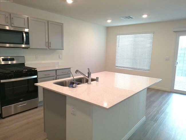 Building Photo - Rush Ave