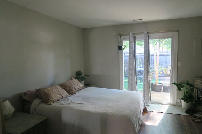 Foto del edificio - Available Now!