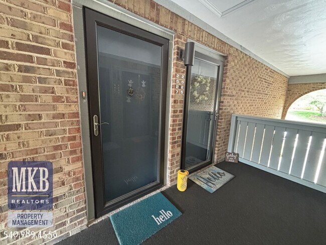 Foto del edificio - 2527 Gatehouse Ln