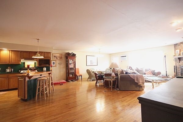 Primary Photo - 602 Monroe St