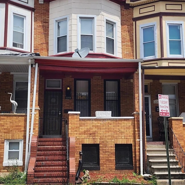 Building Photo - 2206 Clifton Ave
