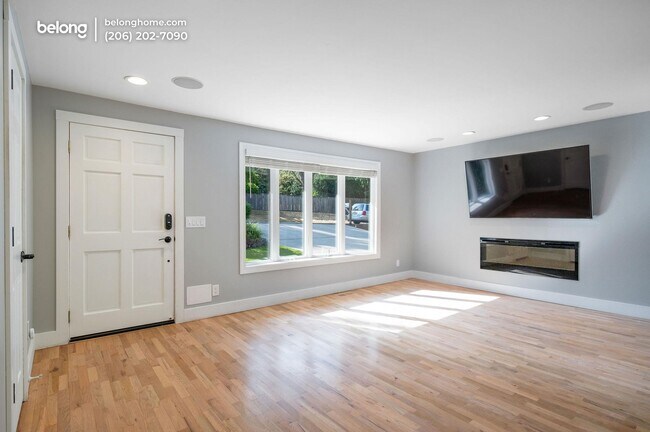 Building Photo - 1706 111th Ave NE