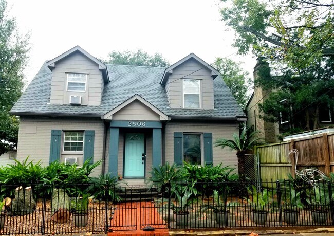 Frente de la casa - 2506 Elmen St