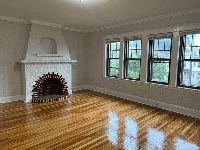 Building Photo - 740 Winthrop Ave