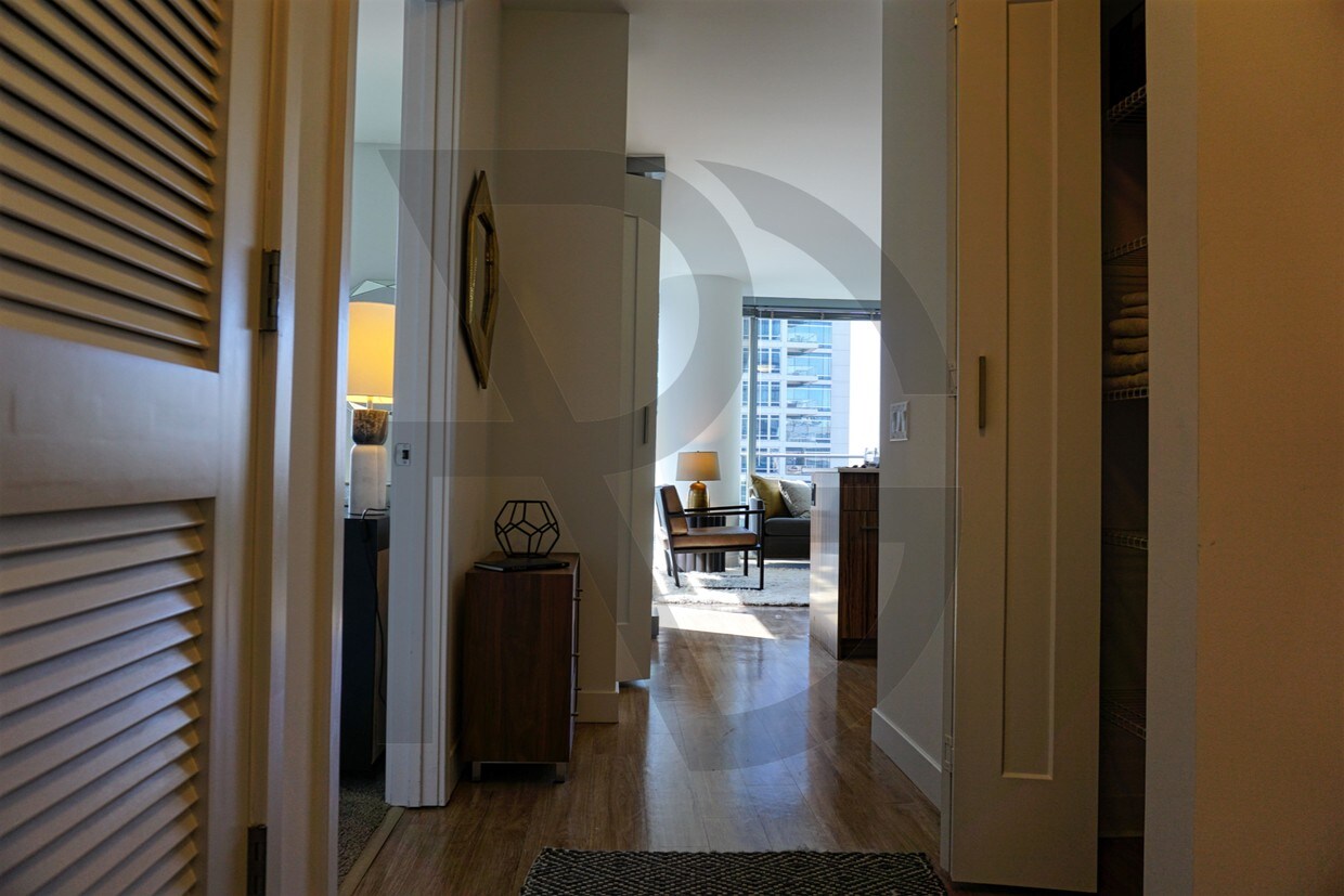 343 W Wolf Point Plaza, Chicago, IL 60654 Apartments in Chicago, IL