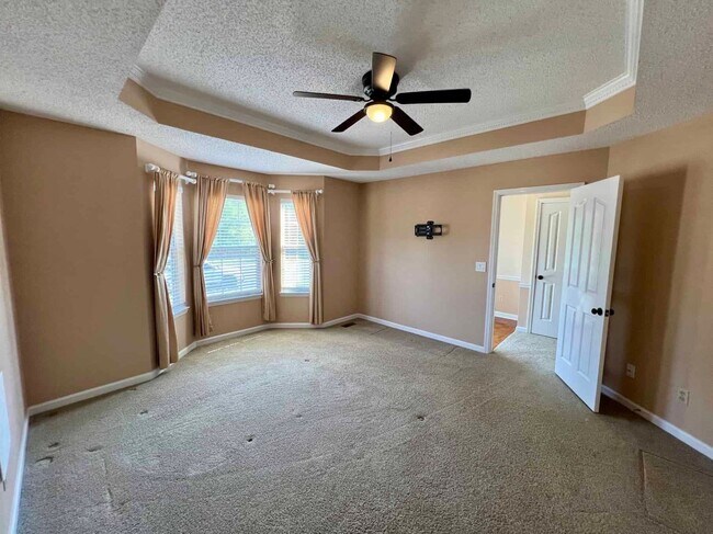 Foto del edificio - 3 Bed 2 Bath with Garage & *Fenced Backyar...