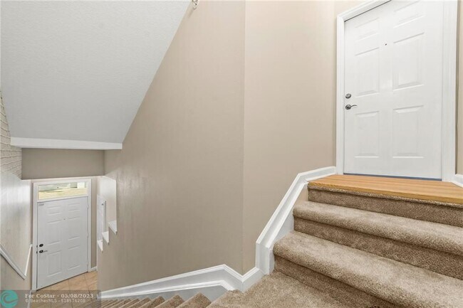 Building Photo - 145 Galicia Way