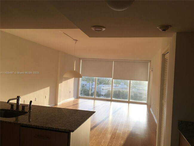 Building Photo - 10275 Collins Ave