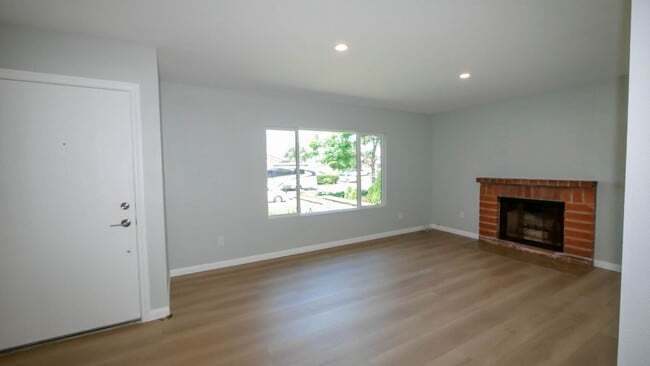 Building Photo - Fully Upgraded Mira Mesa Home with Garage ...