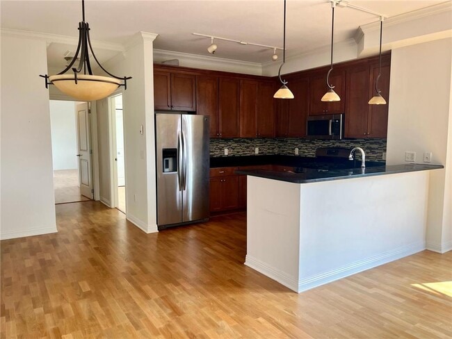 Building Photo - 370 Marshall Ave