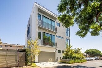 Building Photo - 1616 Amherst Ave