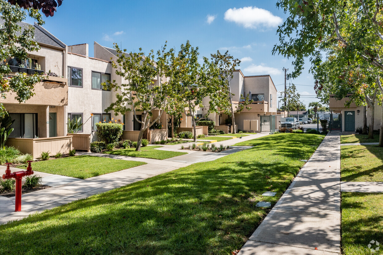 Primary Photo - Wallace Court Apartments