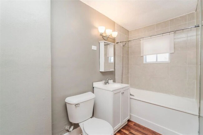 Foto del edificio - Charming 2 bedroom 1 bathroom townhouse