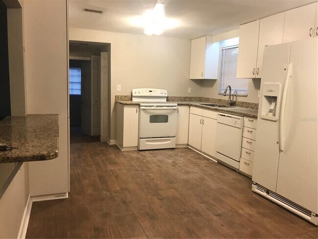 Building Photo - 4012 W Fairview Heights