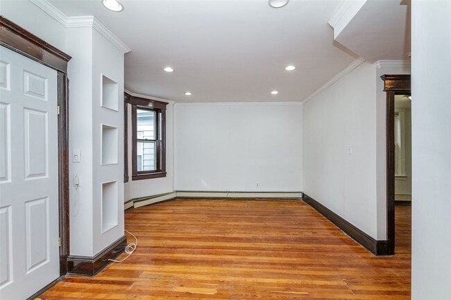 Building Photo - 130 Carlton Ave