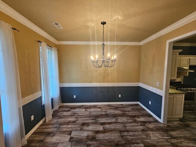 Building Photo - Beautiful Country Home