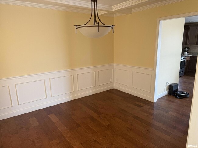 Building Photo - 911 Boxwood Ct