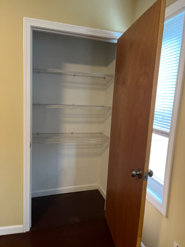 Building Photo - 350 Bay St